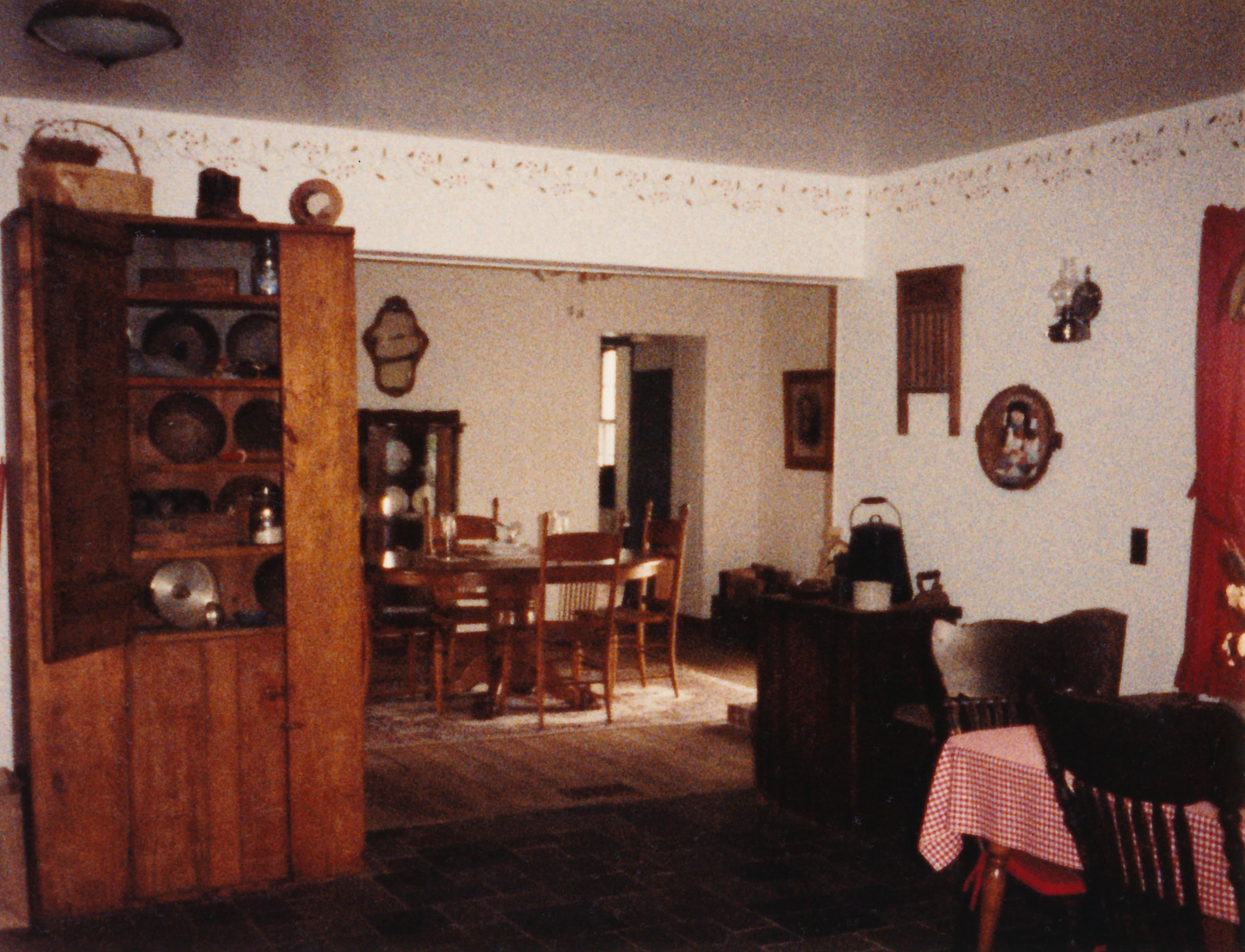 Bar-6 Pinney Interior Images 6